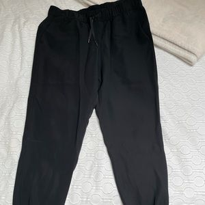 Lululemon Jogger - size 8
